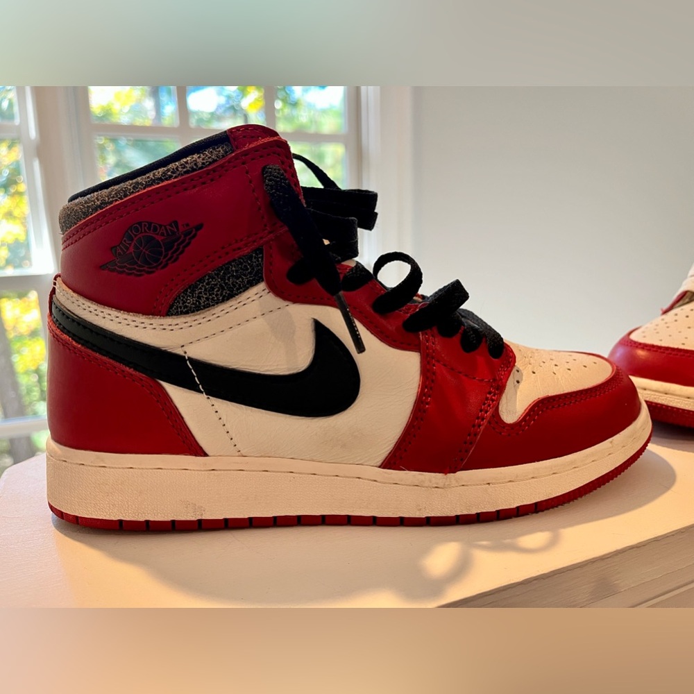 *NIKE* AIR JORDAN 1 LOST & FOUND- RED BLACK- SIZE 5Y